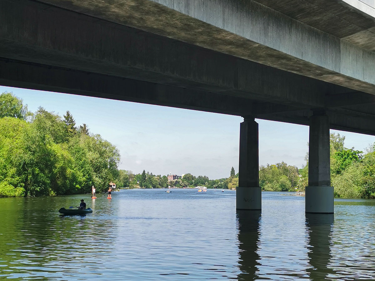 Die Wakenitz von der Wakenitzbrücke aus richtung Stadt